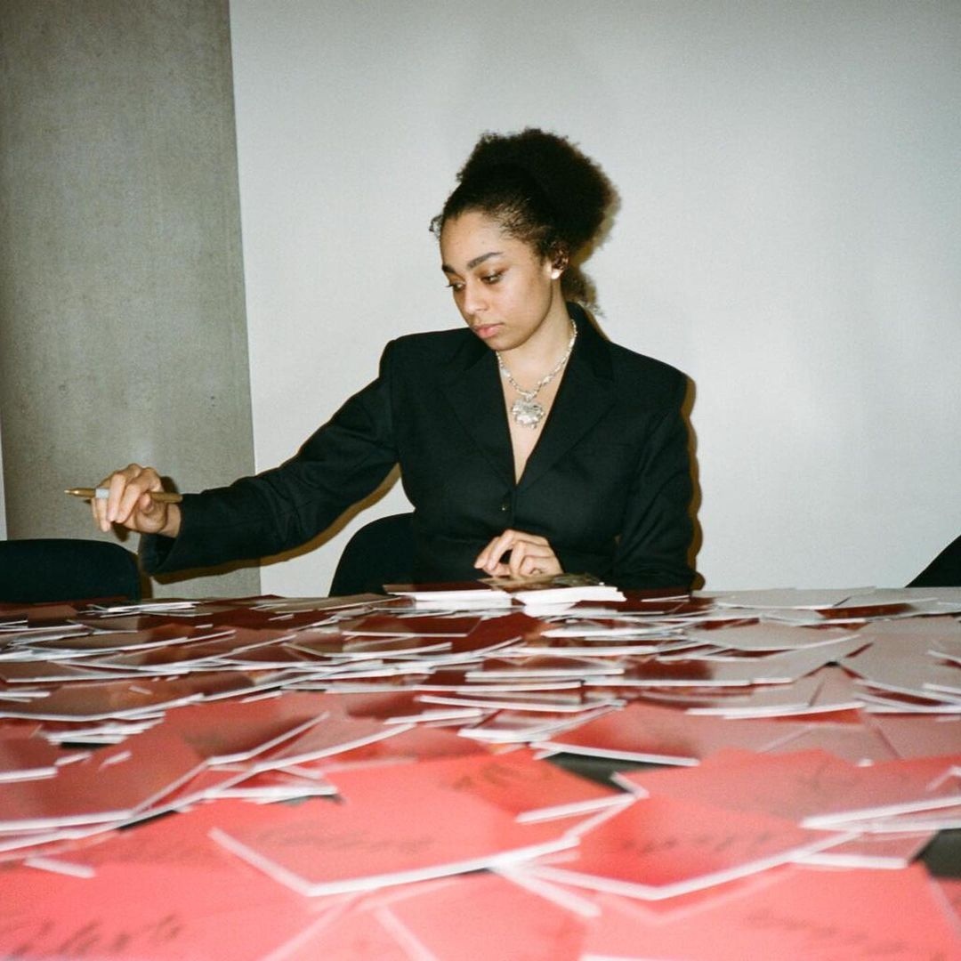 A January treat is coming your way ❤️ @Celeste's debut album 'Not Your Muse' is dropping on January 29th, a month earlier than planned 🙌
https://t.co/QAp3e39J7s
#Celeste #NotYourMuse https://t.co/PfzDHlINO7