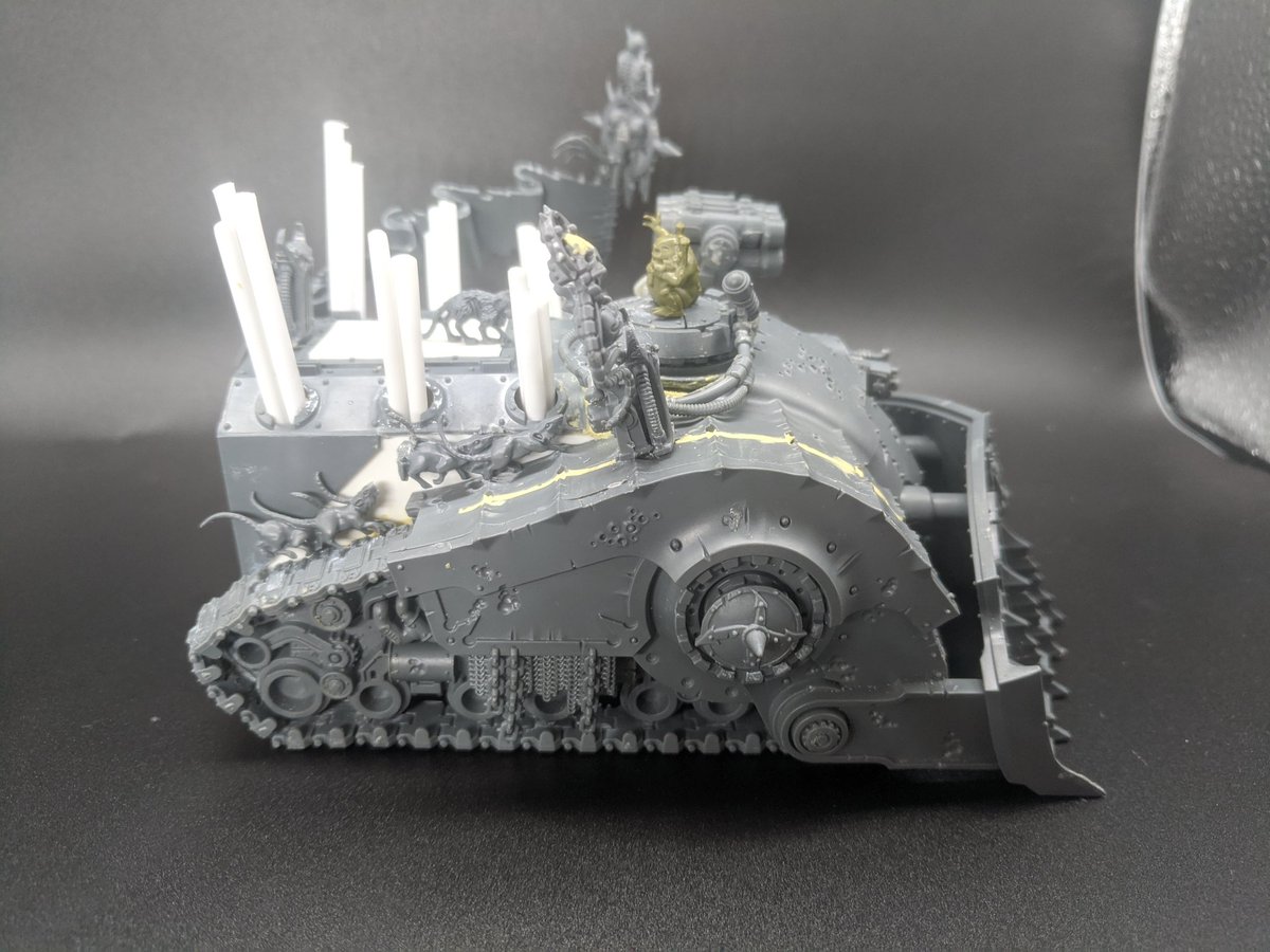 The Heralds and their transport are usually the first thing in the Rusted Harvest army to be seen, it is always the first thing to be heard. A Never-born whispering for the opposing force to give in and join the King in Orange for he will make all pain go away with his blessings.