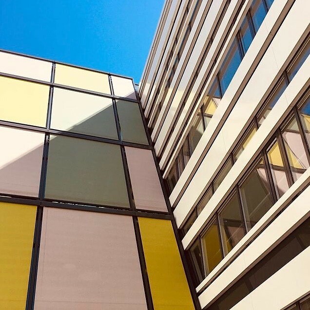 Colorful science building.
#structuralsystemsbiology CSSB at #desy (#particlephysics) #hammeskrausearchitects
•
•
•
•
•
•
#architecturephotography #architecturebuilding #architecturedose #architecturestyle #architecturepicture #architecturephotos… instagr.am/p/CKCE8gqnaNw/
