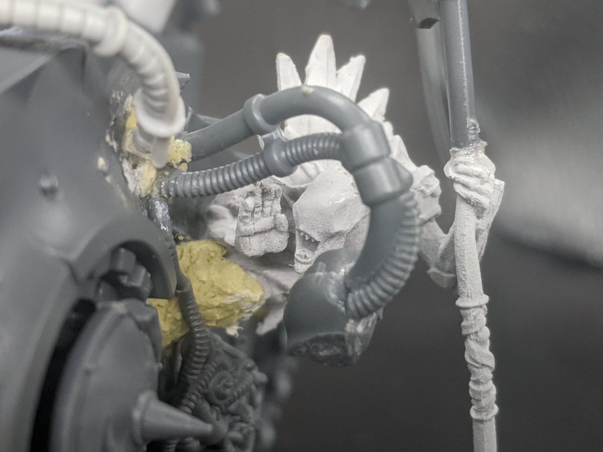 The demon's voice is amplified to a nerve-shredding and ear drum breaking point through various fell-speakers. A lone Piper controls the swarms of rats that follow in their wake, with the creatures working their way into army barracks, trench lines and hivecities.