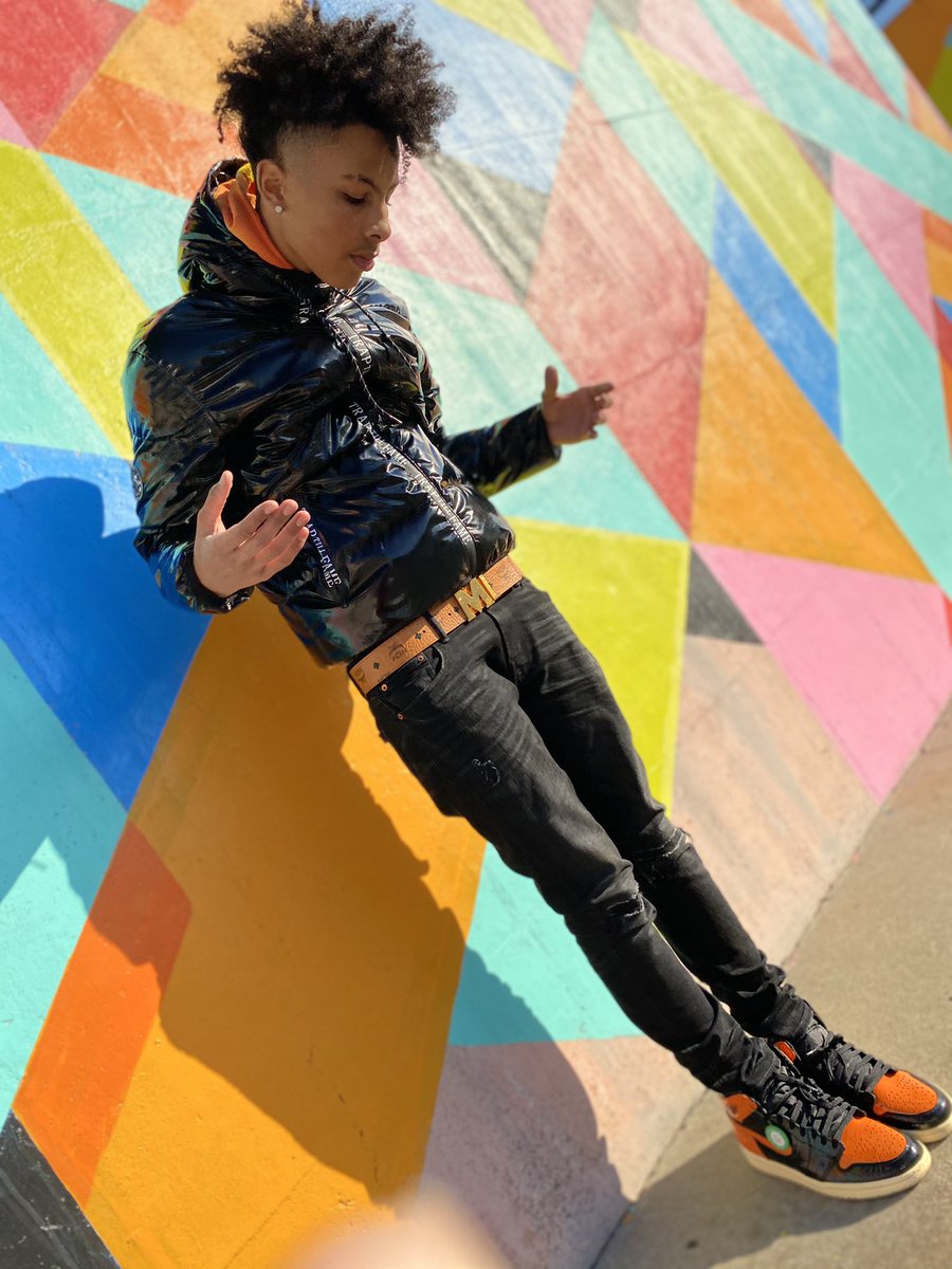 dolobackend's tweet image. Money comin in put it all up do it again 🌴