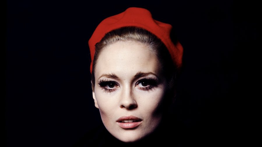 Happy birthday to Faye Dunaway!

Photo by Jerry Schatzberg, 1968. 