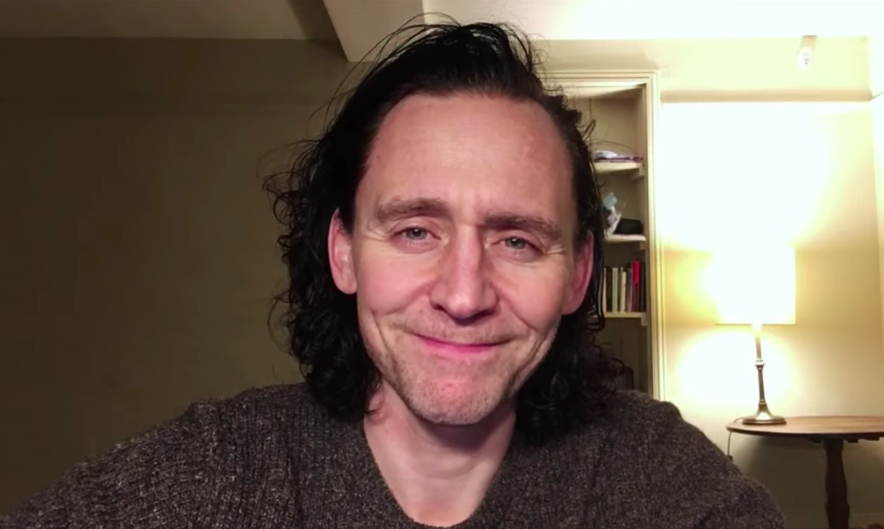 royaltyloki's tweet photo. TOM HIDDLESTON IN THE GRAY SWEATER WITH HIS BLACK HAIR I AM SO SOFT https://t.co/AmNUmKbygf