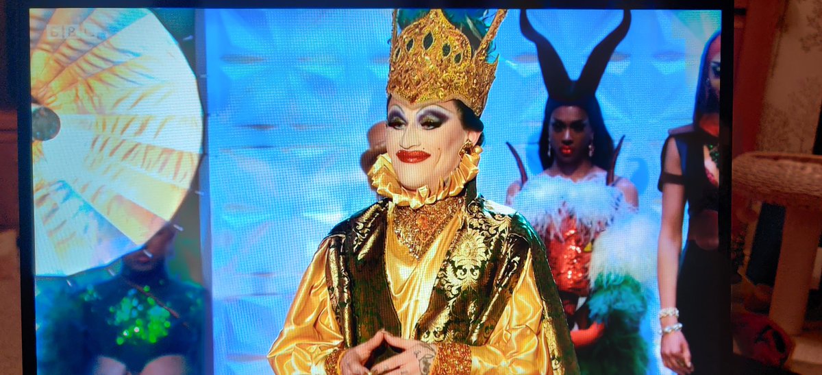 chesteremma_'s tweet image. who was absolutely robbed on drag race tonight?? #DragRaceUK