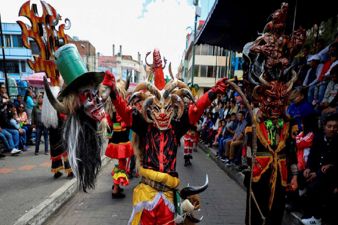ZENITHTRAVEL1's tweet photo. #DevilsParty 🎉😈 l La Diablada Pillareña is one of the most important popular festivities in Ecuador 🇪🇨, which was born in the time of the Spanish colony. 

✅ This cultural manifestation, which in 2009 was declared Intangible Cultural Heritage of Ecuador.
#Traditions #Culture https://t.co/sjaCM9rE8B