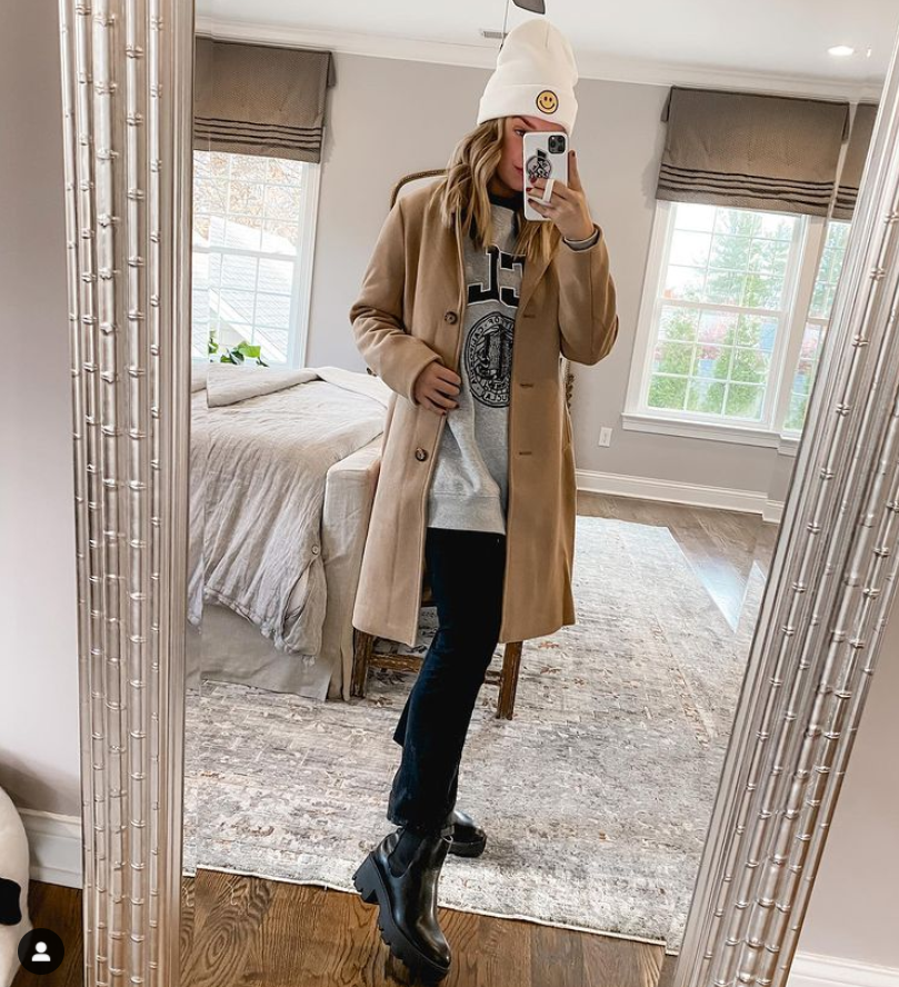 LifeEpiq's tweet photo. Cozy in the winter ❄️ https://t.co/KJP3OJJpIa