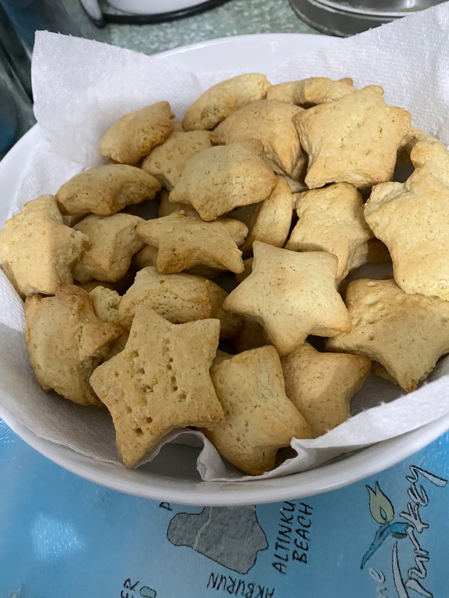 Maninde11479527's tweet photo. @HollyfieldPri My beautiful girls have worked hard last night after dinner before they went to bed baking biscuits 🍪 we loved them hope you do too 😋 https://t.co/GE1VAM67iw