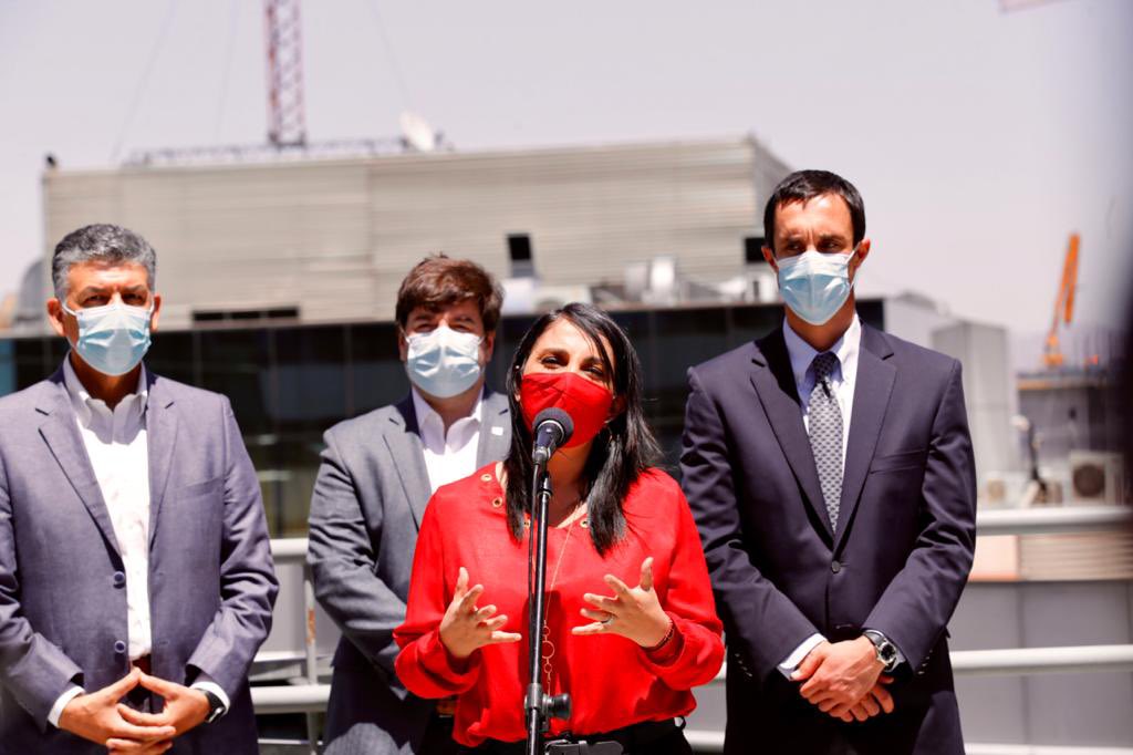 KarlaEnAccion's tweet photo. Con mucha emoción junto al ministro @JCJobet,@SEC_cl, parlamentarios y familias #LuzparaEllos concretamos un sueño. La #LeyDeElectrodependientes #LeyLucas hoy es una realidad gracias a mamás y papás como Caro González y Carolina Loyola que nunca dejaron de luchar por sus hijos. https://t.co/6n8kgcPwde