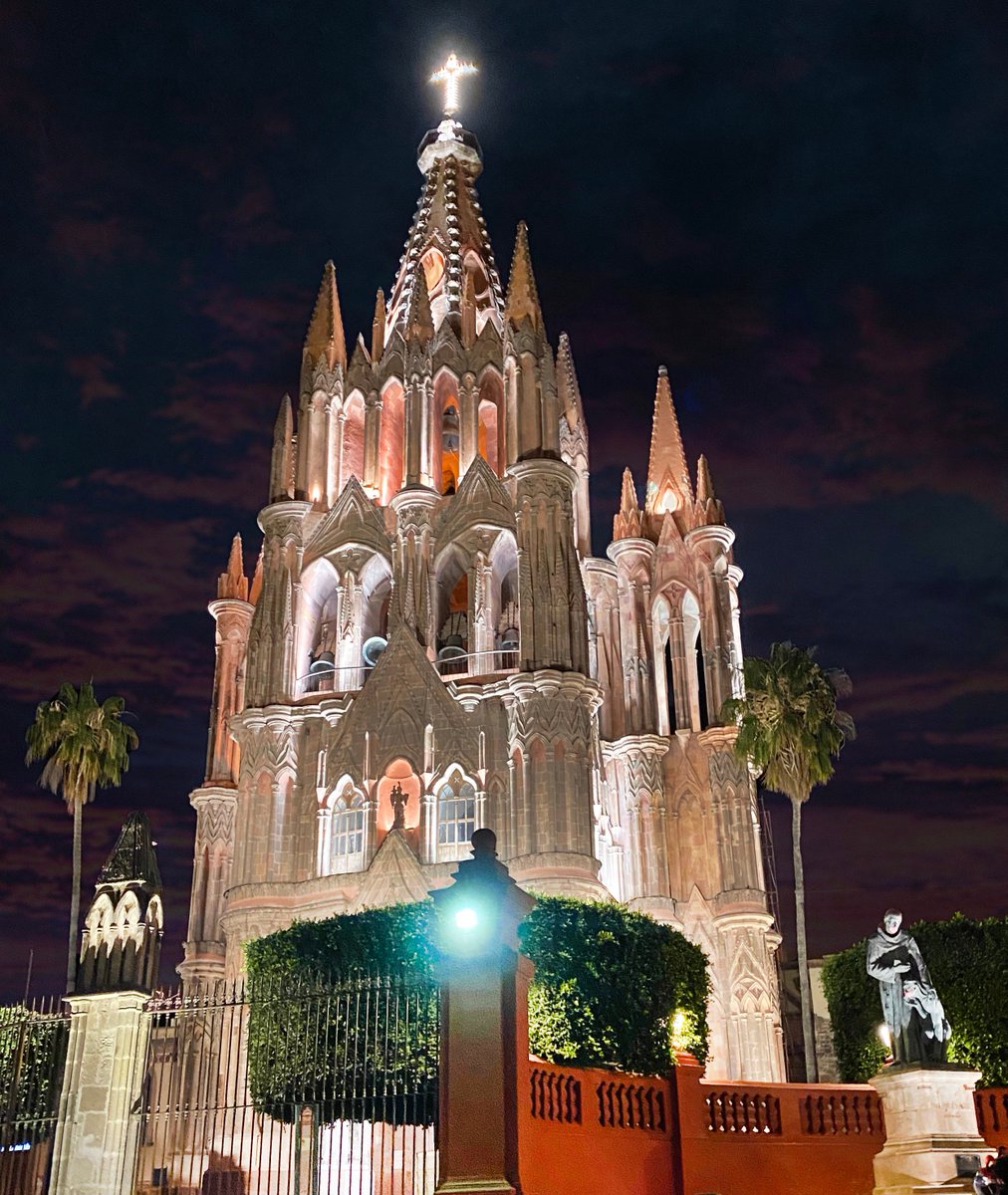 InfluencerMX's tweet photo. #MustVisit #Travel Hospedaje en #SanMigueldeAllende, ya sea un Airbnb o un hotel, aquí te damos las mejores opciones. 👉 https://t.co/oQNEBXVMg6 https://t.co/w2BBM3ZOUq
