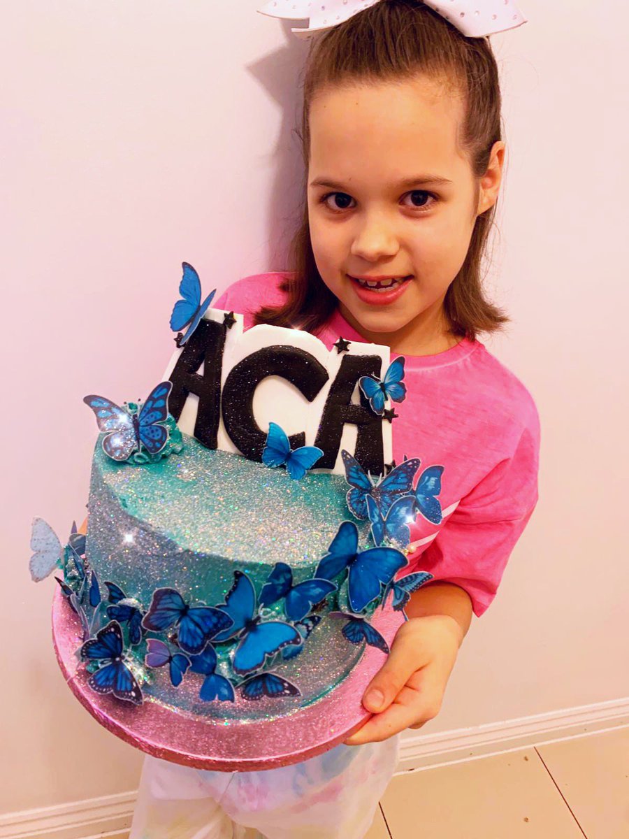kaitlinfox's tweet photo. Please vote for my amazing niece and her ✨GLITTER✨ creation 😍😍😍 Link here...https://t.co/4kYeGGQxMa #win #giveaway #competition #cheerleader #vote https://t.co/p33SYexRcg