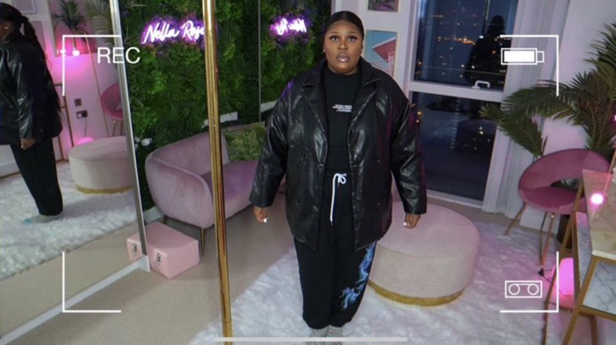 labaskii's tweet image. You take bomb pictures of your friends but when it’s time for them to take pictures of you. They got you lookin like this 💀😂 @nellarose