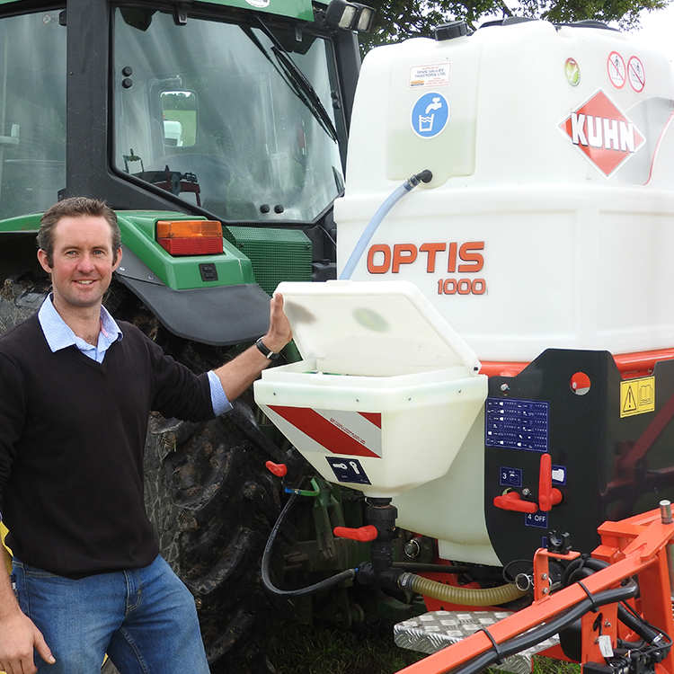 KUHN_UK's tweet photo. "As far as possible we operate without the need to call a contractor. As with the spraying, it means we can go when we need to go, to make best use of the good conditions when they arrive." 🌱💧 

Read Chris's story here 📰➡️
https://t.co/YlpkMJMpQo
#bestrongbekuhn  #AgSprayer https://t.co/9I04QJGCCt