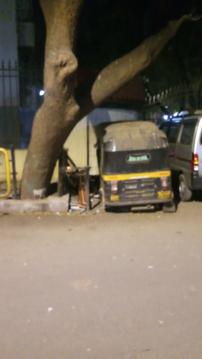 issues_west's tweet photo. @mybmcWardHW @mybmc Abandoned rickshaw sine 3 months at ONGC D Type Colony gate Bandra Reclamation. Request this be cleared immediately as is being used for illegal activities. @MumbaiPolice @bandrareclmtn https://t.co/Sf8Zwlcur0