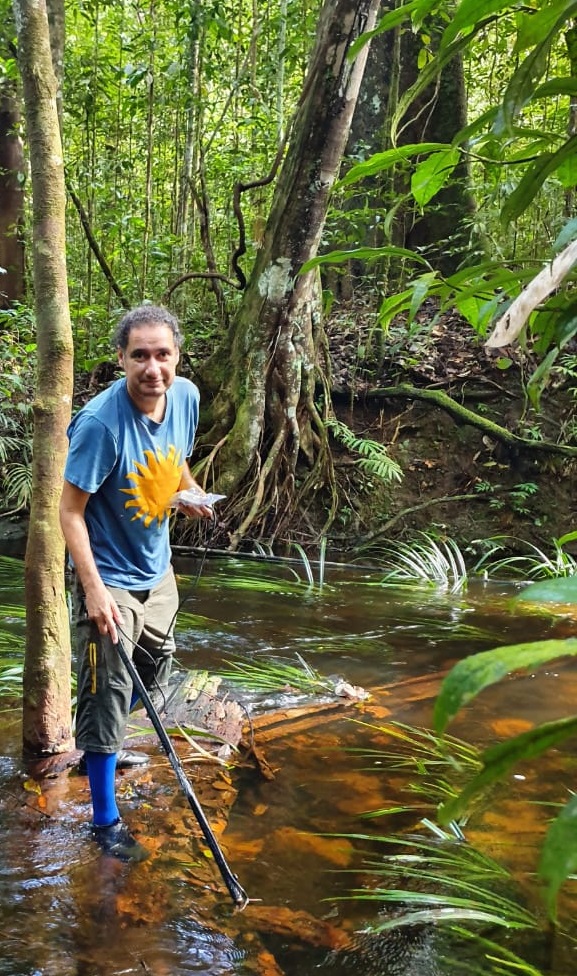 C. David de Santana, a fish research associate  @nmnh, and colleagues discovered a group of electric eels working together to attack small fish in the Brazilian Amazon River basin. Photo: E. Kauano