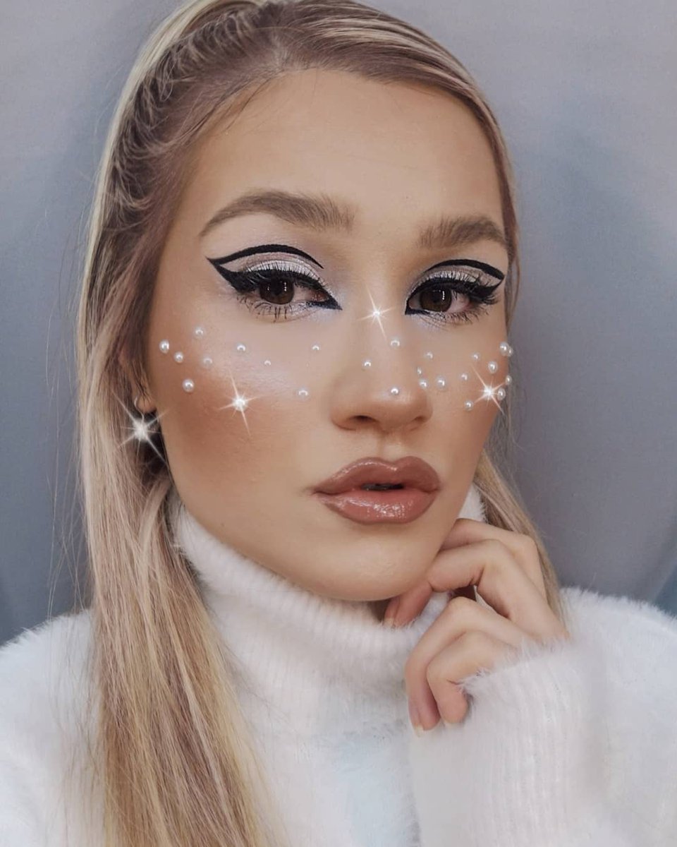 Leave a little #sparkle wherever you go ✨

<a href="/ABHcosmetics/">Anastasia Beverly Hills</a> Dipbrow Pomade Blonde; Bronzer Powder 
<a href="/ColourPopCo/">ColourPop Cosmetics</a> Frog Super Shock Shadow
<a href="/NyxCosmetics/">NYX Pro Makeup US</a> Matte Liquid Liner