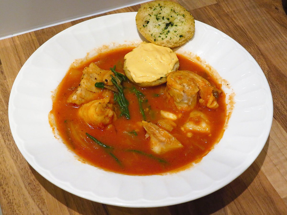 Bouillabaisse met verse vis, zeevruchten en #rouille van #BienSoigné (een van de #smaakmeesters2020). In de #bouillabaisse zaten malse #scharrolletjes en apprecieerde ik de vele groentjes (#recensie wp.me/p9pCeC-sZ). #schar #zeekraal #steundehoreca #lockdownbelgium