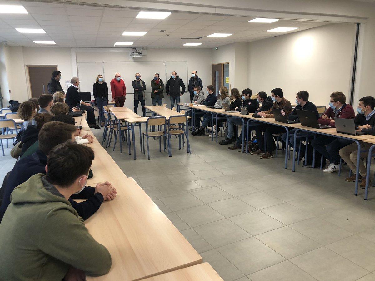 blondeau_anne's tweet photo. #OGM, #Crispr, résistance variétale, numérique &amp; création variétale, expérimentation au champs ?? Nos étudiants en #BTS #APV de 1ère année en échangent avec des professionnels de la #Semence, partenaires et maîtres de stage. 🙌! @institutgenech  @annetissot3 @PicotMuriel https://t.co/rloBK7jr1A