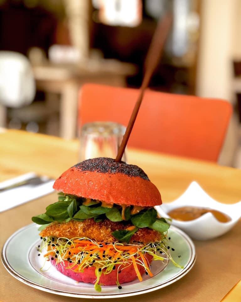 meleinezz's tweet photo. Si vous êtes de Béthune ou alentours, n’hésitez pas à commander chez ma maman. SOJUN, 46 rue Eugène Haynaut Béthune (proche du subway) ☺️ Cuisine fusion franco-asiatique (de la bombe si je peux me permettre) et un personnel de qualité.
RT et fav appréciés ;) https://t.co/WM5bn04zyC