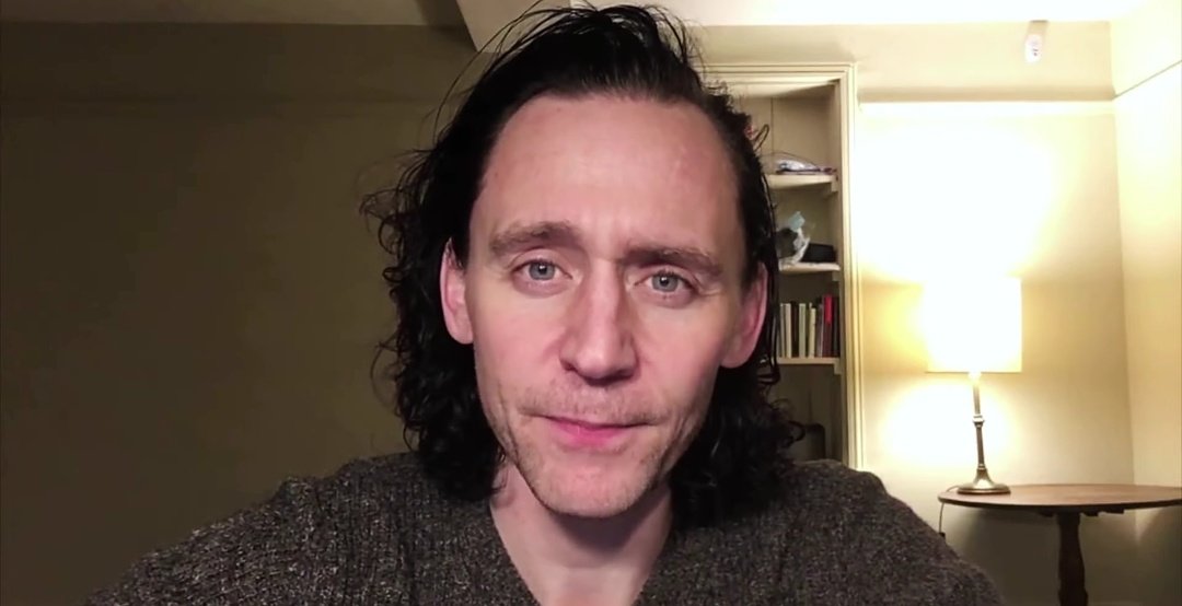 badpostwh's tweet photo. TOM HIDDLESTON IS ALIVE https://t.co/JNxJg3frW5