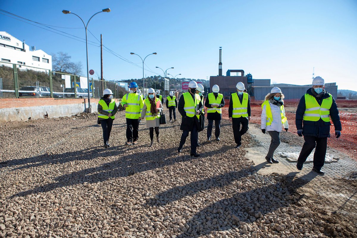 jordi_ballart's tweet photo. Ahir dimecres l'empresa #LaudaUltracool va posar la primera pedra de la nova fàbrica que construirà a la Carretera de Rubí de #Terrassa. En un moment d'incertesa com l'actual és esperançador que projectes com aquest esdevinguin una realitat. Moltes felicitats! 👏 https://t.co/p3s2OZ62Y2