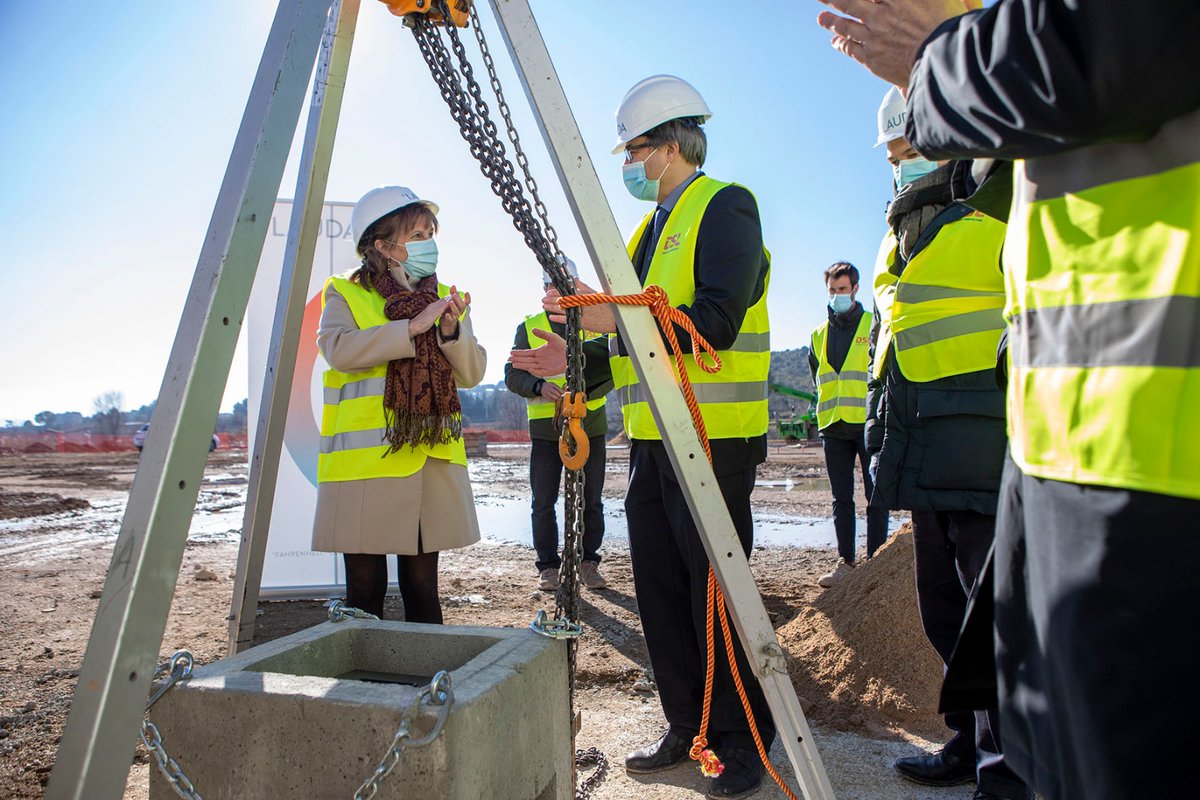 jordi_ballart's tweet photo. Ahir dimecres l'empresa #LaudaUltracool va posar la primera pedra de la nova fàbrica que construirà a la Carretera de Rubí de #Terrassa. En un moment d'incertesa com l'actual és esperançador que projectes com aquest esdevinguin una realitat. Moltes felicitats! 👏 https://t.co/p3s2OZ62Y2