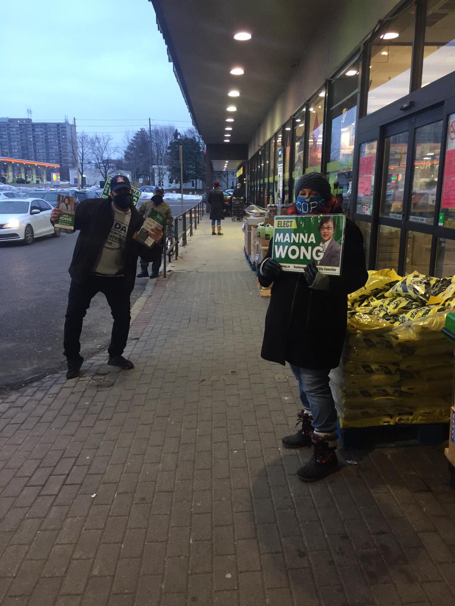 Out hearing lots of support for <a href="/MannaWong22/">Manna Wong</a> yesterday in #Scarborough-Agincourt with members from <a href="/ATUlocal113/">ATU Local 113</a> and <a href="/IBEW/">IBEW</a> and <a href="/torontolabour/">TYR Labour Council</a>! 
#vote4manna #vote <a href="/COPE_343/">COPE Local 343</a>