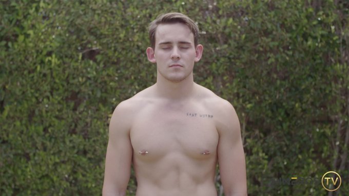 New Vid: @JoshBradyXXX Reacts To His Own Gay Porn - https://t.co/q54zlxFhql https://t.co/aT8W7p4ip9