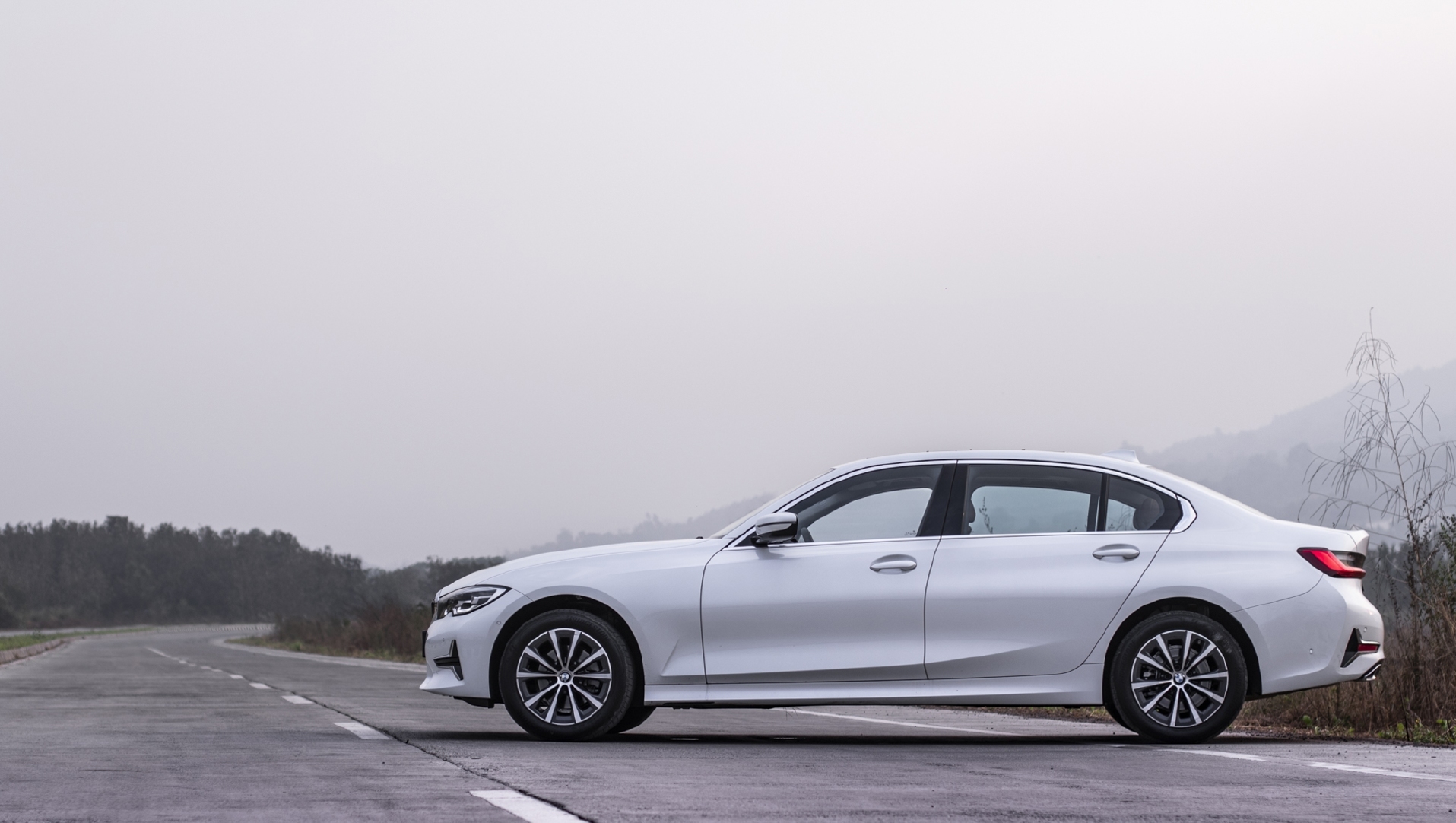 Carwale The Bmw Series Gran Limousine Replaces The 3 Series Gt In India And Will Be Placed Above The Standard 3 Series In The Company S Sedan Line Up The Gl Benefits