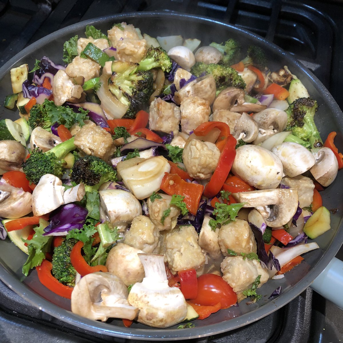 theveganmenu_'s tweet photo. Super Nutritious Stir-fry with enough left over for #homeschool lunch tomorrow 👍 

#plantbased
#vegan
#healthyhabits
#tastyfood
#nutrition
#weightloss https://t.co/y5LL9hTrgi