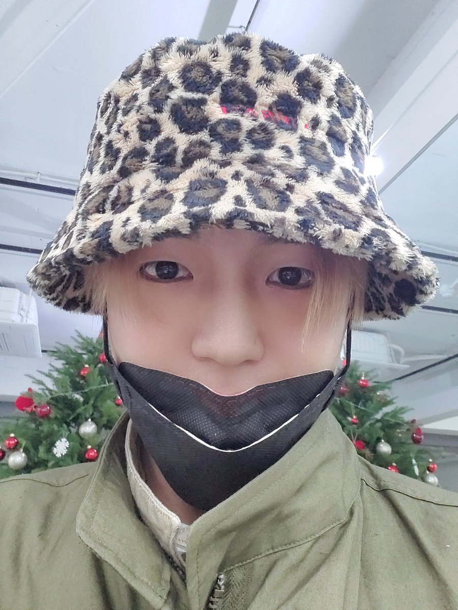 Donghun_France7's tweet photo. □■ TRADUCTION ■□

[#DonghunACE]
{ 1/2 }

Hi #CHOICE 😍 J'espère que vous souriez tous les jours et êtes heureux ❤ 

🔗 https://t.co/r5xeHxPGiv

#ACE #에이스 #초이스 #FavBoyz https://t.co/9IclPgK9Rk