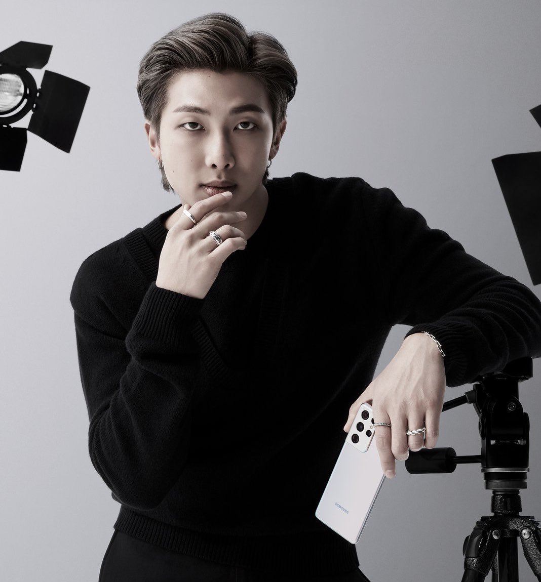RMPICS_twt's tweet photo. Samsung x #RM @BTS_twt https://t.co/Wd16RuOXGM