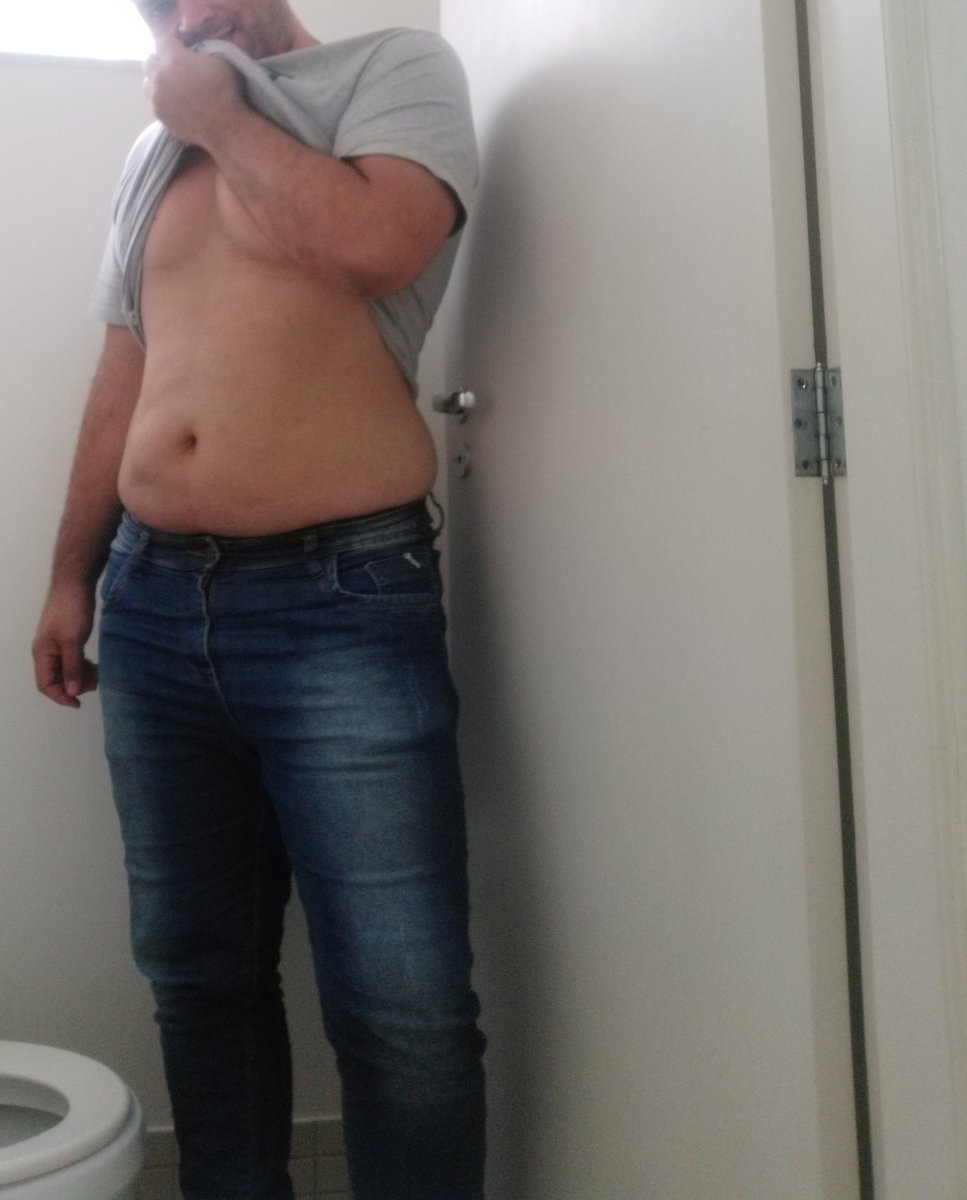 Thiago27440287's tweet photo. Quando vc tá na empresa e tira uma foto, só pq está se sentindo gostoso pra caralho!!!
#tarde #rp #gordinho #gordinhogay #beargay #gaybear #putariarp #hunter #sexy #gordinhogostoso https://t.co/YzI30zve44