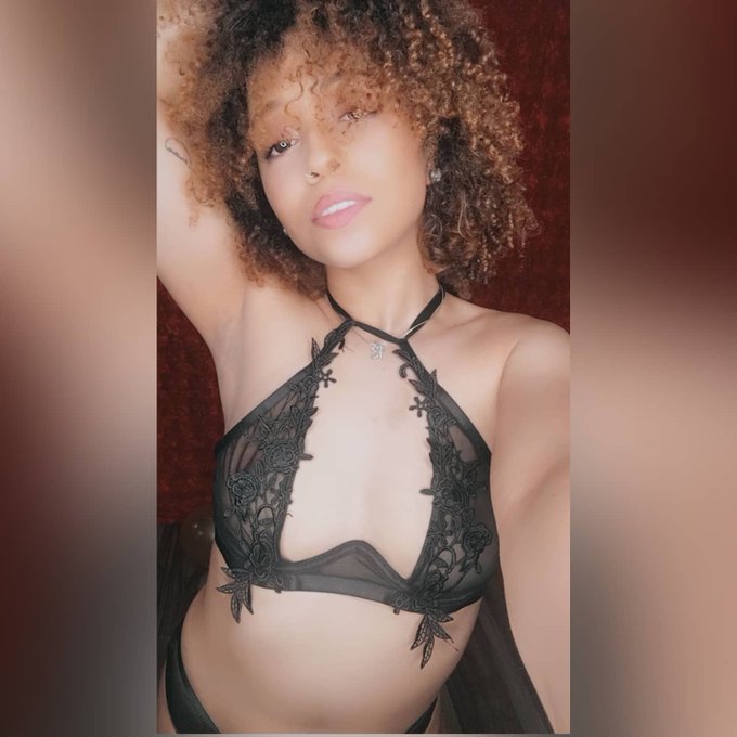 Looking for a virtual boo??😘🥰 https://t.co/NNeufsUC0o