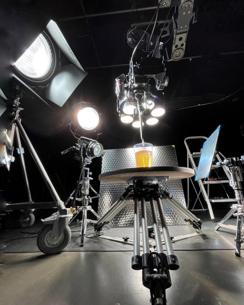 Creamsource SpaceX boasts an array of 6 powerful LED engines, cooled by a highly efficient and quiet fan system

The SpaceX can deliver an incredibly wide and even beam at 115º but can be narrowed to 50º by using the optional optics

📷 @brendan_mcginty
@16ozstudio 
1000fps T22
