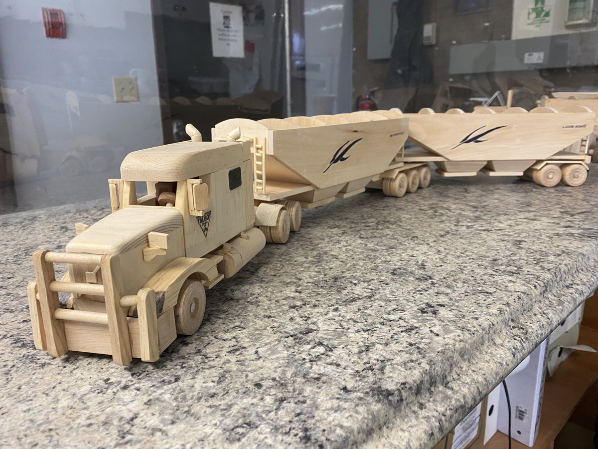 TalbotElevators's tweet photo. Custom Talbot Elevators truck! What a great Christmas present from Rick! #TalbotElevators #FeedGrainSeed #GrainTruck 🌽🌾 https://t.co/Lv5nsV6rMZ
