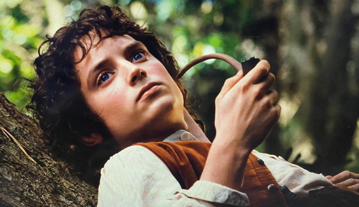 Happy birthday Elijah Wood. Is pipe weed legal in the Shire yet?    