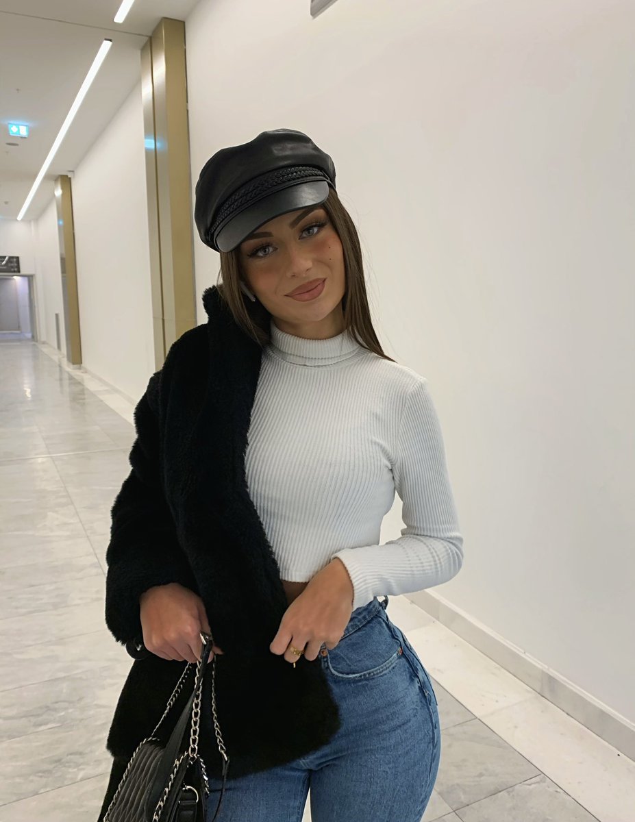 romanefera's tweet image. policière et vous ?