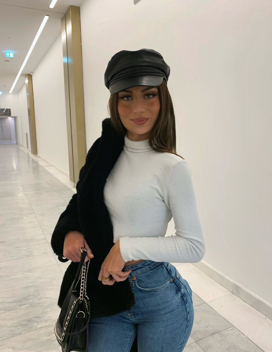 romanefera's tweet image. policière et vous ?