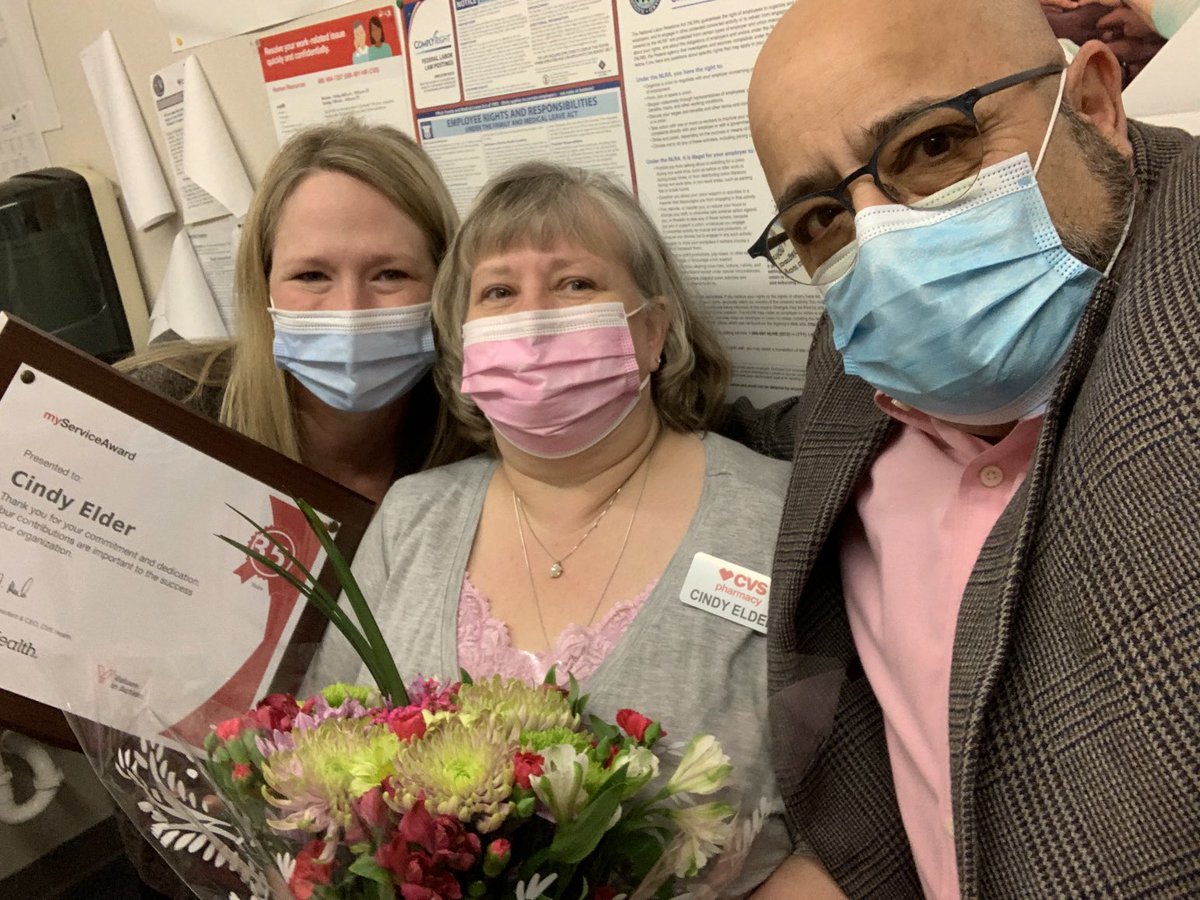 dksaef's tweet photo. Cindy Elder SM celebrates 35 year anniversary @4174!! D22_05 Spartanburgh SC!! Thank you Cindy for your caring dedication and passion at CVS!! What you do matters!!! ⁦@srgamrat⁩ https://t.co/NmVoI5JZmx