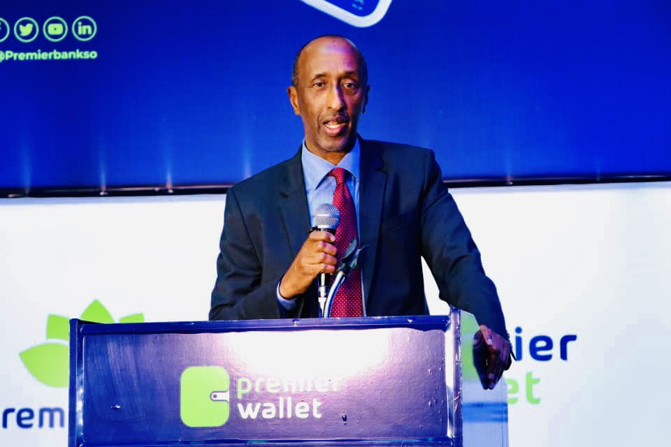 MoCTSomalia's tweet photo. Wasiirka Wasaaradda @MPTTSomalia Md @Arobleh oo ka qayb galay daahfurka Application Ka #PremierWallet ee bankiga @premierbankSO ayaa hadal kooban uu munaasabadda kajeediye ugu hanbalyeeyay Bankiga kuna dhiirigaliye sida taban ay Bankiyadu uga faaideysanayaan Technology yadda.. https://t.co/lheaOQlrKX