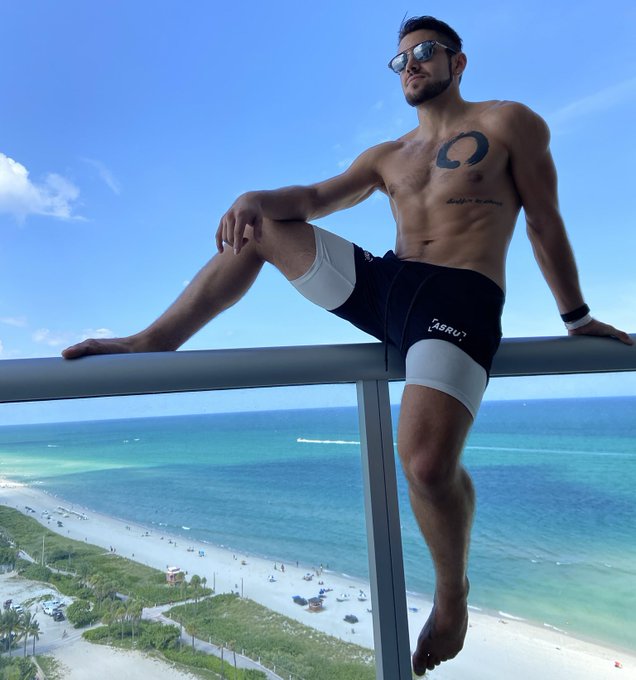 This could be me right now, but im Dumb 🙄 Cum chat with me instead, im live 😊 https://t.co/FSdD0o1vco<a href="/tag/holiday"class="tags"><span>#holiday</span></a>