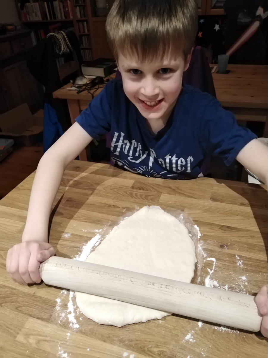 RickyNoe3's tweet photo. Monster pizza! @CarrJuniorYork #CarrYear5 #carrstars #nicebeard #foodart https://t.co/dkedtbd25V