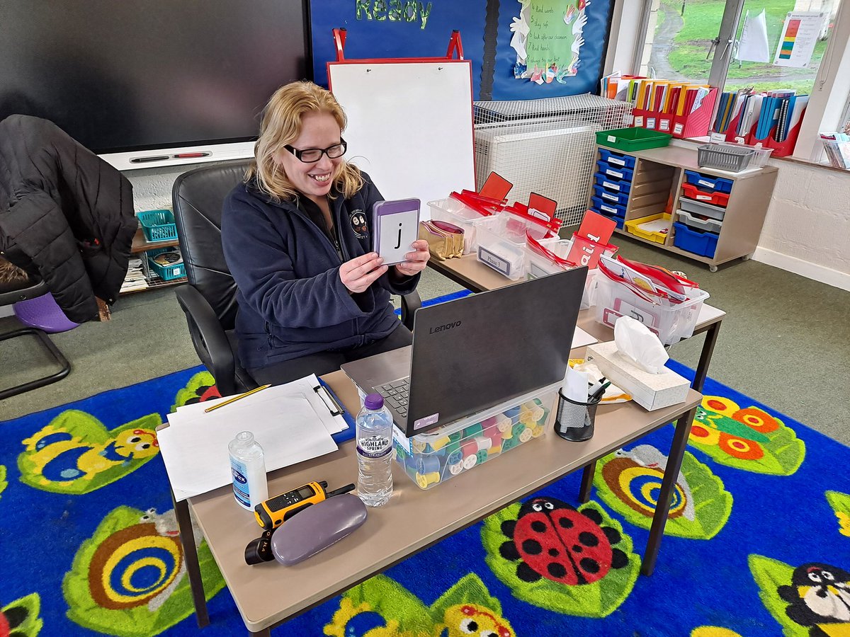 MrSamios's tweet image. May I introduce Miss Halliday, our remote learning Phonics Specialist Coach, at her rapid resonse station.

We didn&apos;t have one of these until recently and they&apos;re great.

#SteepLearningCurve
#HoldOnTight