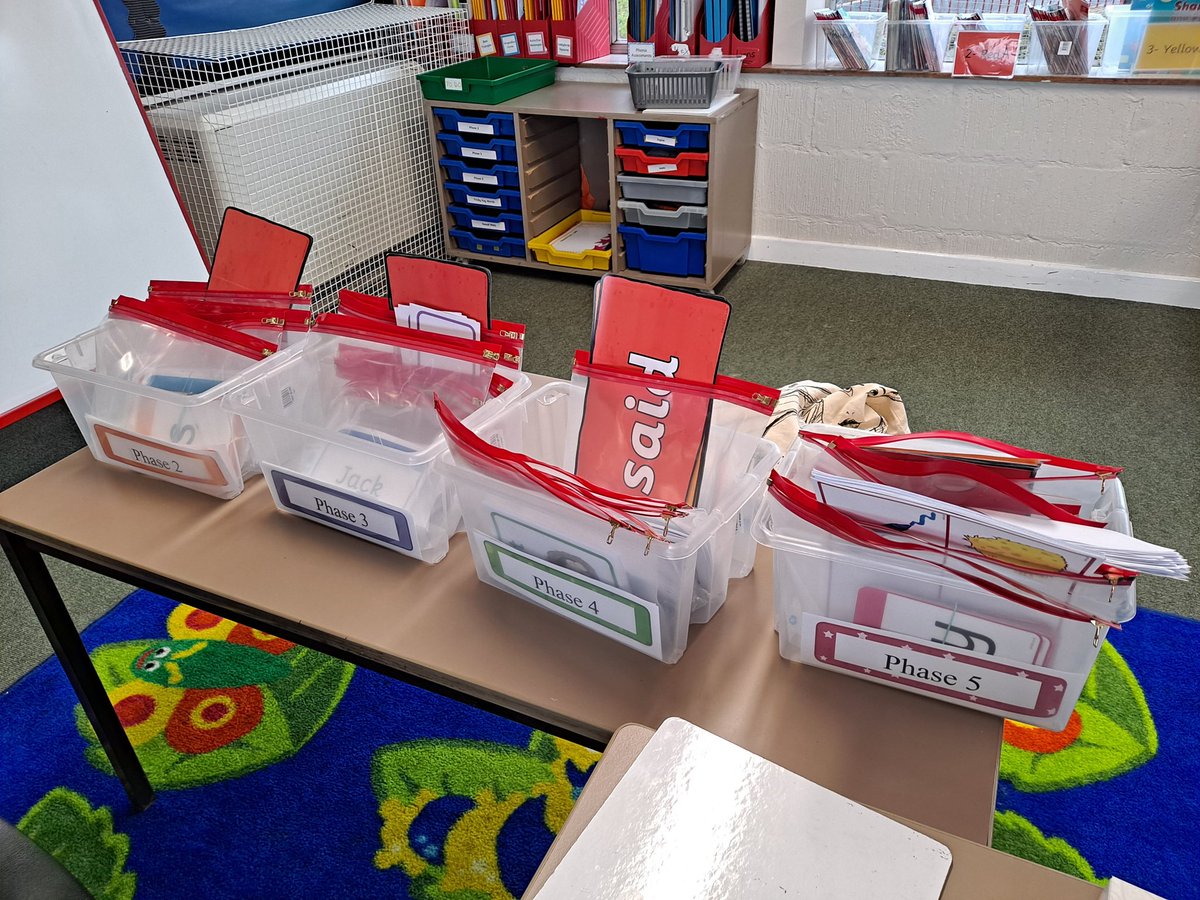 MrSamios's tweet image. May I introduce Miss Halliday, our remote learning Phonics Specialist Coach, at her rapid resonse station.

We didn&apos;t have one of these until recently and they&apos;re great.

#SteepLearningCurve
#HoldOnTight