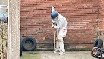 😍 | THINGS YOU LOVE TO SEE

❌ No cricket club
❌ No street sessions
✅ No worries

Brilliant to see <a href="/Chance2Shine/">Chance to Shine</a> Street participant Louie making the most of his drive and practicing his skills 🥰

Hats off Louie, great stuff 🥳 
<a href="/englandcricket/">England Cricket</a> please can he get a shout out 🙏🏾