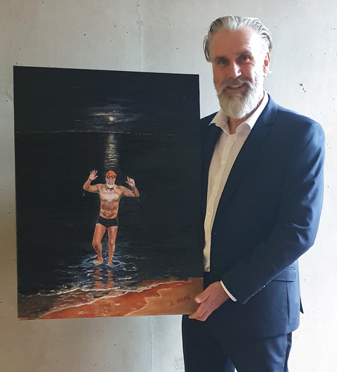 Recently, Peter Green @nationalmaritime came into the #gallery & said that he had swum the #EnglishChannel! 🏊‍♀️His journey took 22hrs as he was swimming against the tide adding more hours. He asked if I could paint the moment he arrived in #France. And this is what I did!