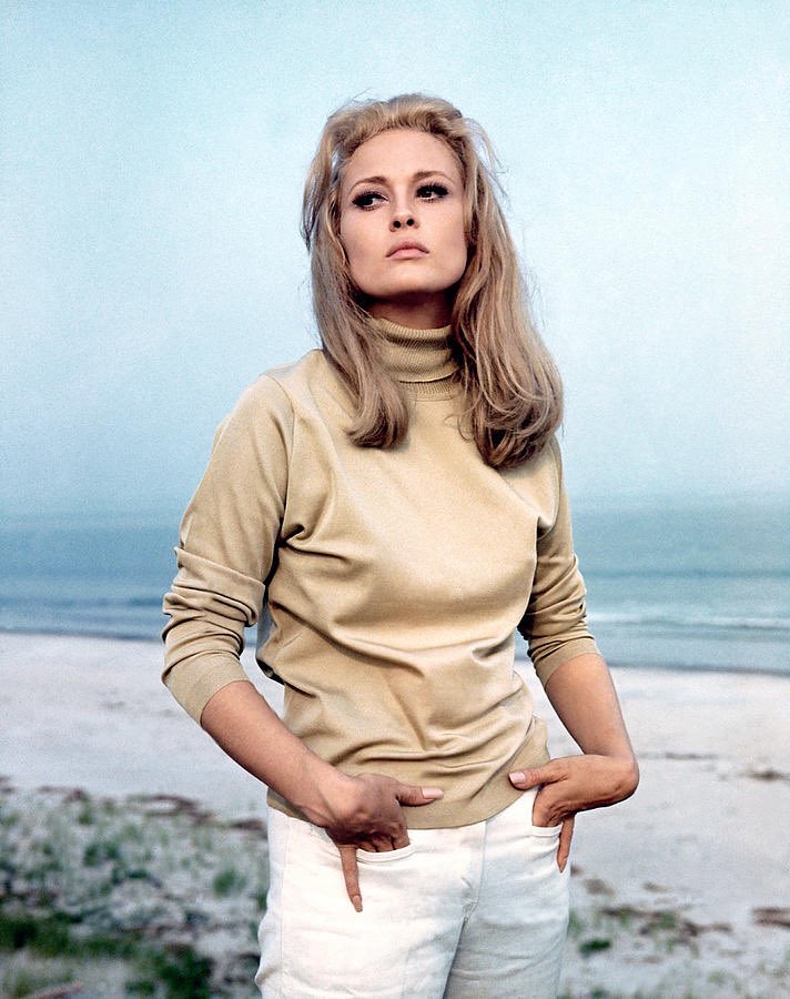 Happy birthday Faye Dunaway. If you haven t seen Bonnie and Clyde, it s streaming on Netflix right now! 