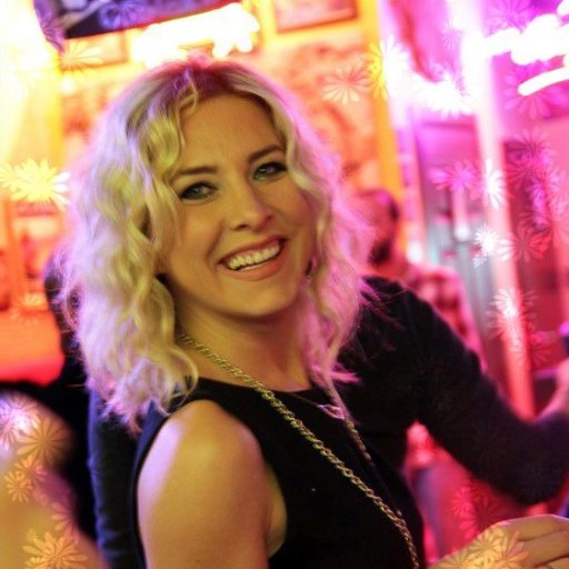sinemkuplu's tweet photo. İşlerini çok beğendiğim, zeki, karizmatik, güzel insan...
Daha çoluk çocukken, Tv8 tuvaletinde, hırsımdan sinirimden akıttığım gözyaşımı silen
#sevimGözay 🙏 böyle erkenden... https://t.co/PoGETXIZsa