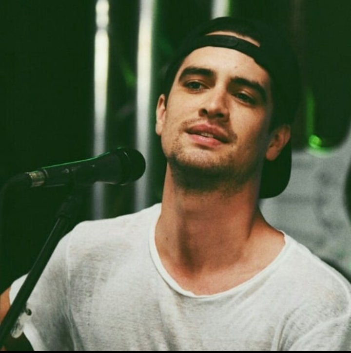 museunpop's tweet photo. Agree or disagree?
"Brendon Urie is a sellout, and the fact that..."
#brendonurie #panicatthedisco #patd #beebo #prettyodd #ryanross #prayforthewicked #deathofabachelor #afeveryoucantsweatout #sarahurie #vicesandvirtues #pftw #afycso #dallonweekes #doab #brendon https://t.co/Tk6iRJHJOl