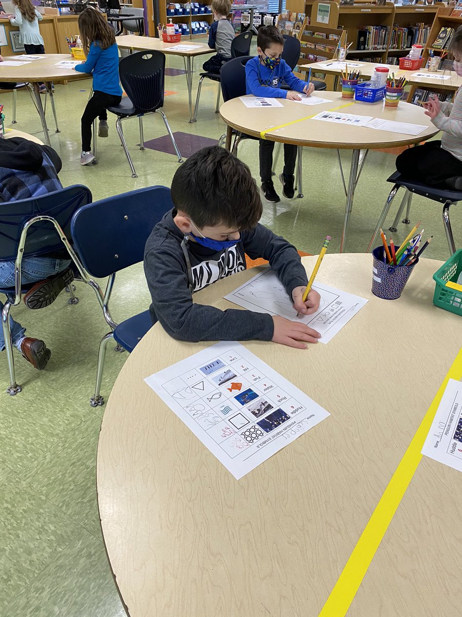 LibraryHighland's tweet photo. It’s all about penguins in Kindergarten Library. Shared research led to planning and creating penguin habitats. So much learned and so much fun to be had. @HighlandCT @HanlonEducator @CheshirePublic #Penguins #designthinking #elementarylibrary #complexthinking https://t.co/8xLrkUzBLe